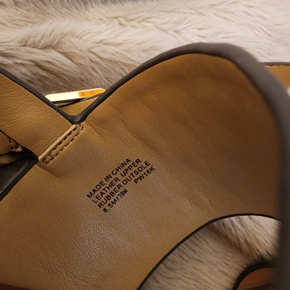 Michael Kors Rockstud Sandals 8.5/39 NWOB - Picture 2 of 5